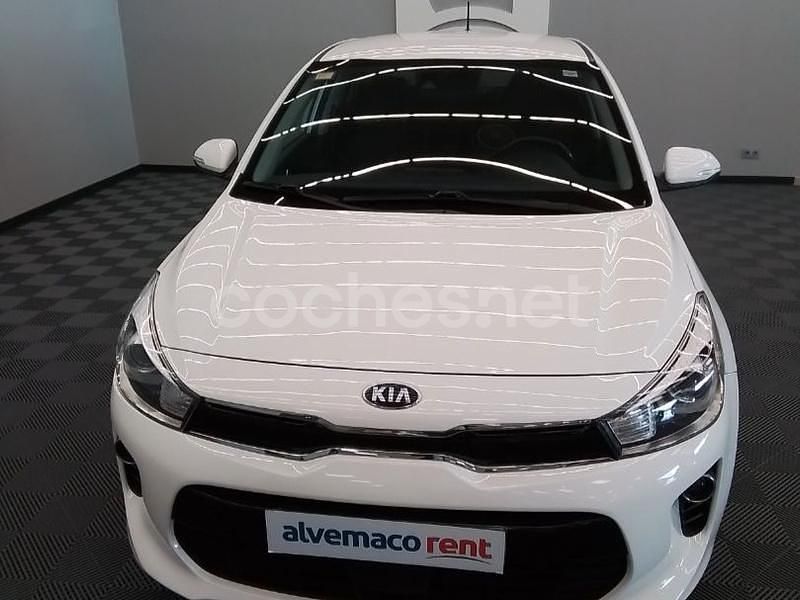 Blanco Usado 2017 Kia Rio Berlina | 8400 € (Precio justo) - Imagen 1/4