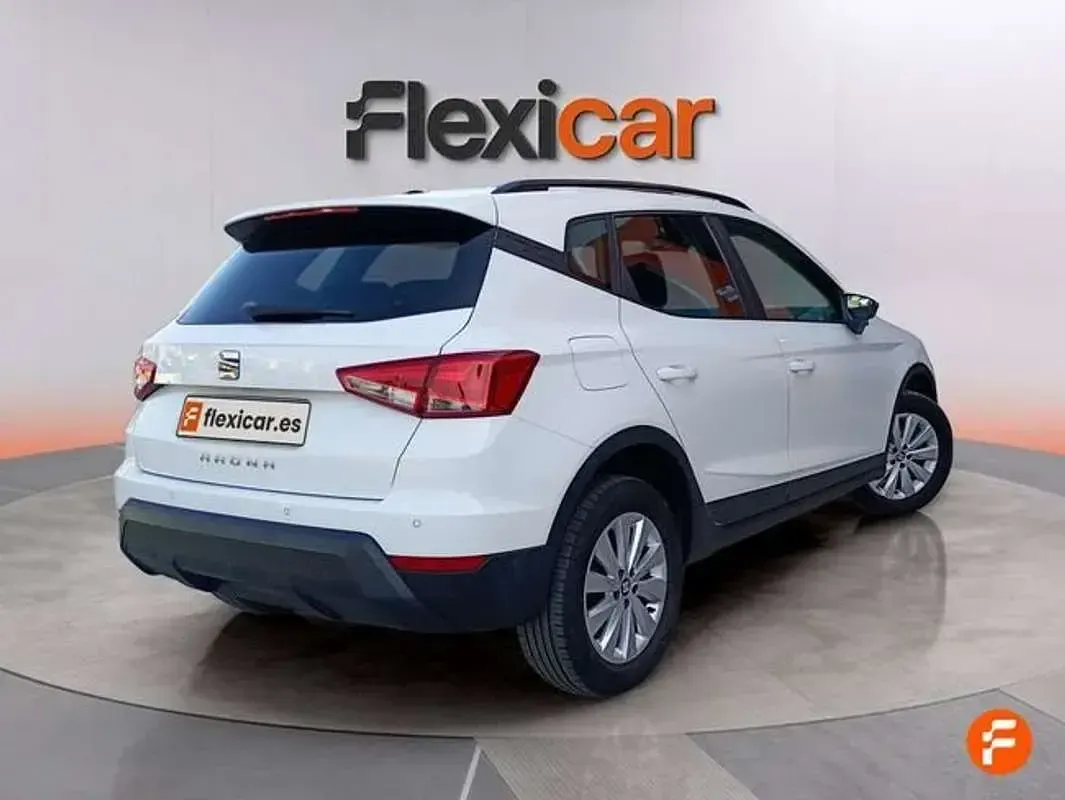Usado Seat Arona Style 95 CV (69 kW) 2019 Blanco SUV