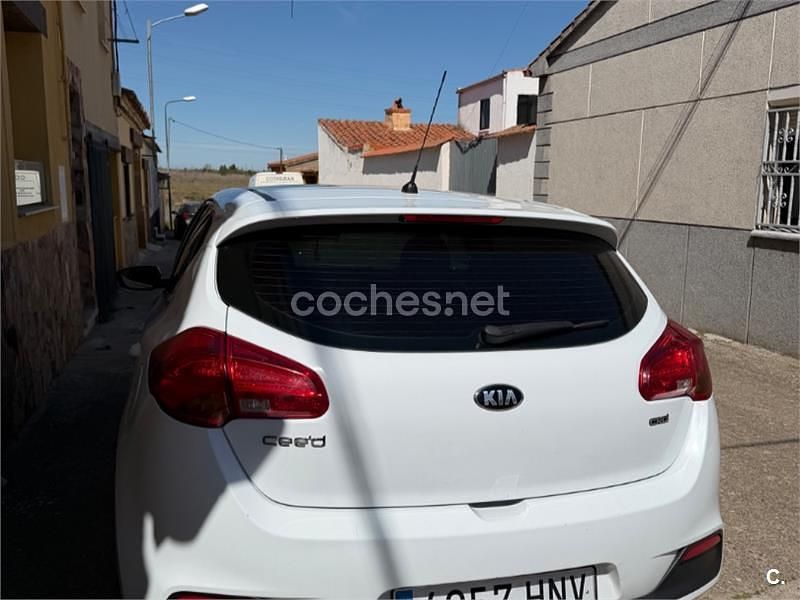 Usado Kia Ceed GT 90 CV (66 kW) 2013 Blanco Berlina