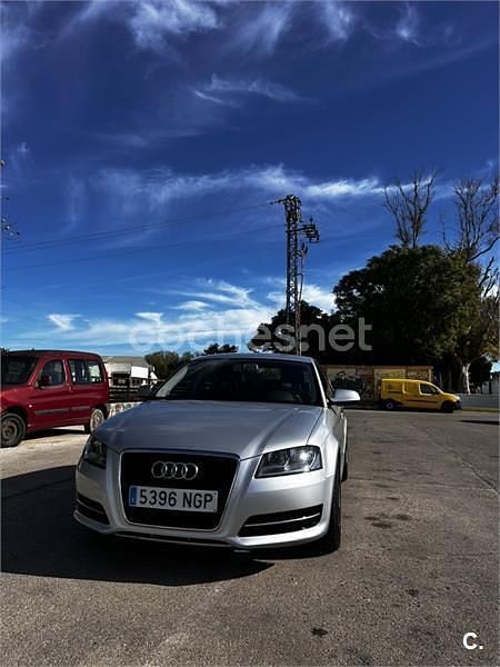 Usado Audi A3 Sportback Attraction 105 CV (77 kW) 2012 Gris / plata Utilitario