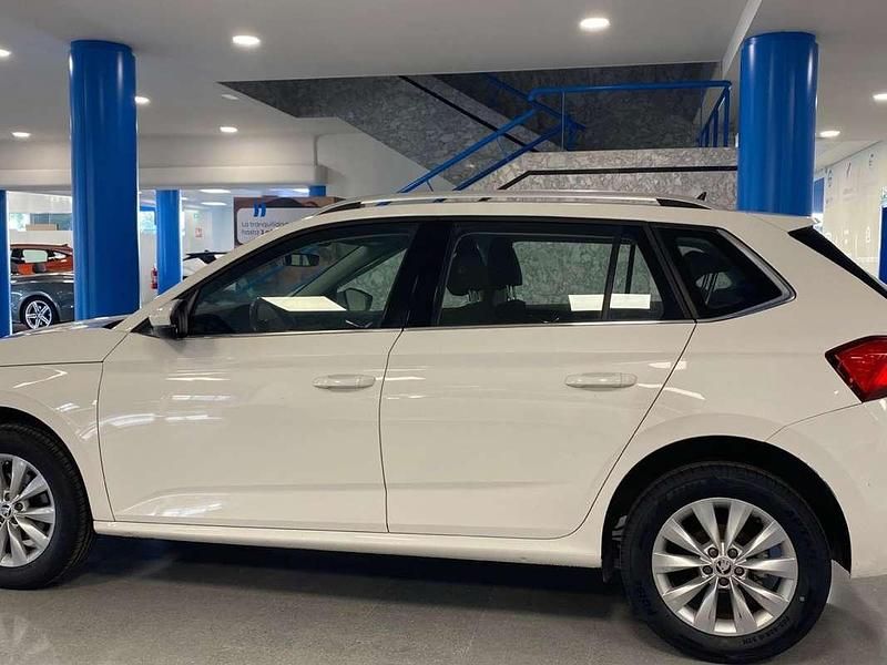 Usado Skoda Kamiq Ambition 110 CV (80 kW) 2021 Blanco SUV