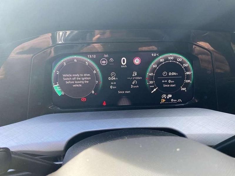 Usado VW Golf VIII 116 CV (85 kW) 2025 Gris Utilitario