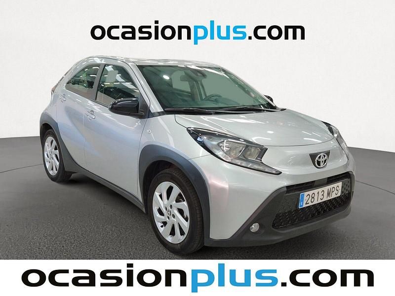 Usado Toyota Aygo X Play 72 CV (52 kW) 2024 Gris SUV
