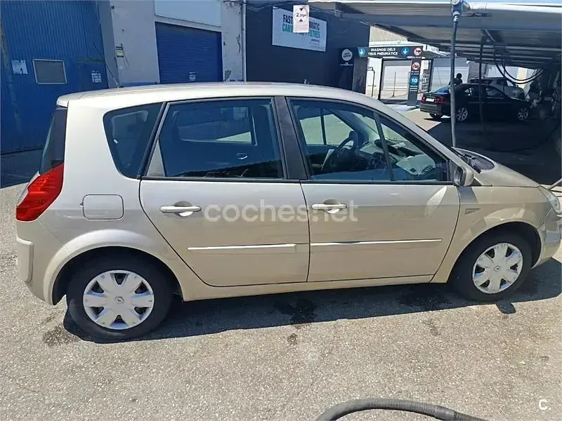 Usado Renault Scenic E-Tech Privilege 110 CV (80 kW) 2007 Beige Monovolumen