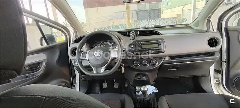 Usado Toyota Yaris City 69 CV (50 kW) 2014 Blanco Utilitario