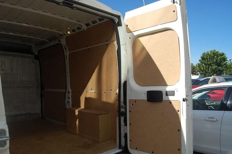 Usado Citroën Jumper 140 CV (102 kW) 2021 Blanco Monovolumen