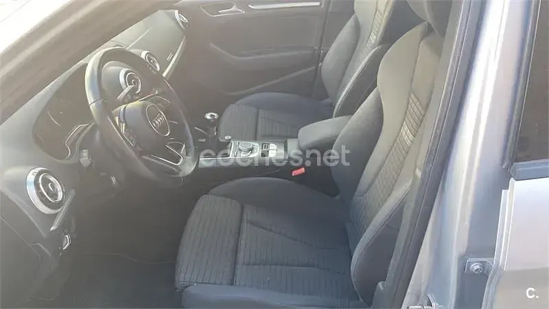 Usado Audi A3 110 CV (80 kW) 2017 Gris / plata Berlina