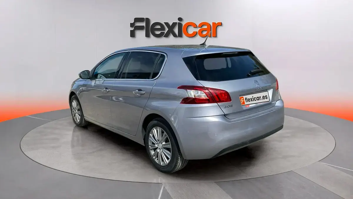 Usado Peugeot 308 Active 131 CV (96 kW) 2021 Gris Berlina