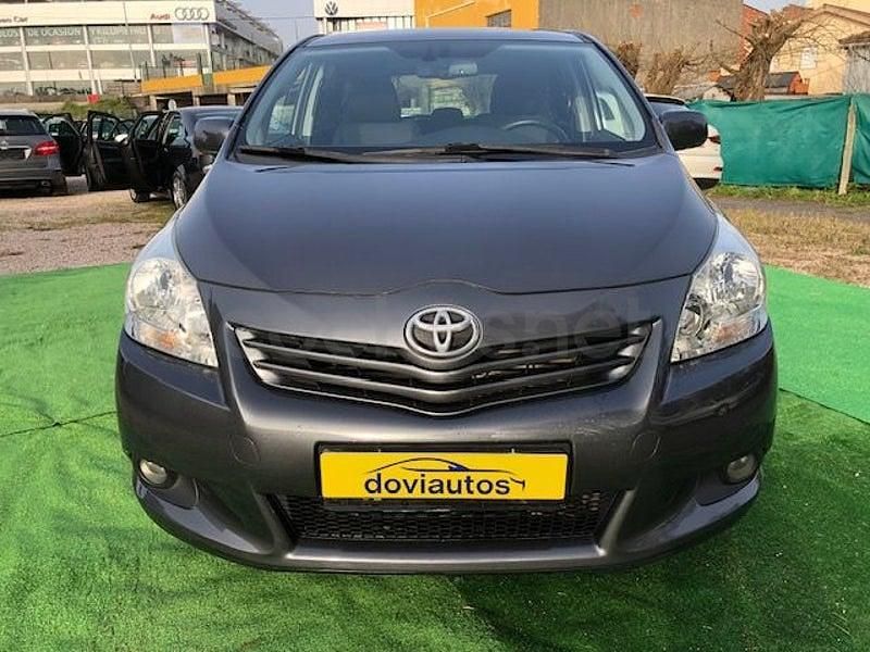 Usado Toyota Verso Active 126 CV (92 kW) 2009 Gris / plata Monovolumen