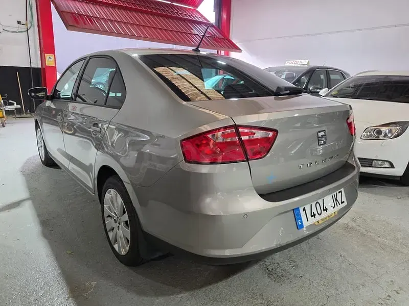 Usado Seat Toledo Style 125 CV (91 kW) 2016 Gris / plata Utilitario