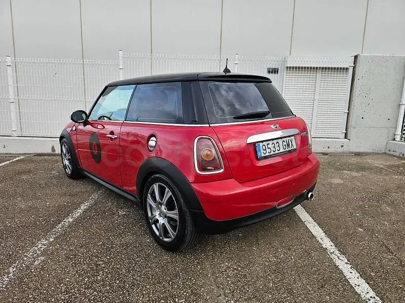 Usado Mini Cooper D 110 CV (80 kW) 2009 Rojo Utilitario