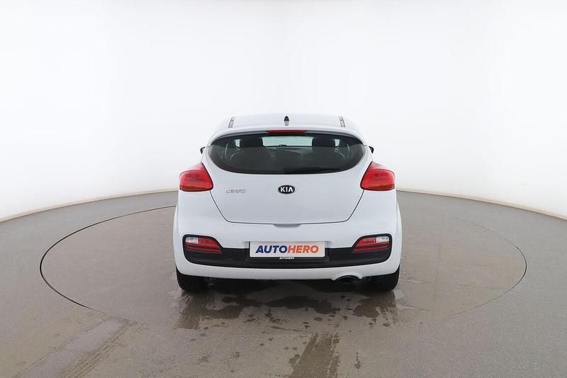 Usado Kia ProCeed 135 CV (99 kW) 2015 Blanco Utilitario