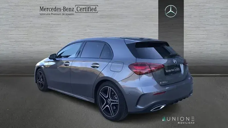Usado Mercedes A180 116 CV (85 kW) 2025 Gris / plata Berlina