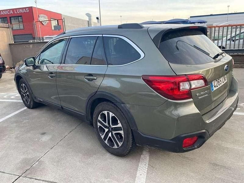 Usado Subaru Outback Sport 167 CV (122 kW) 2021 Verde Familiar