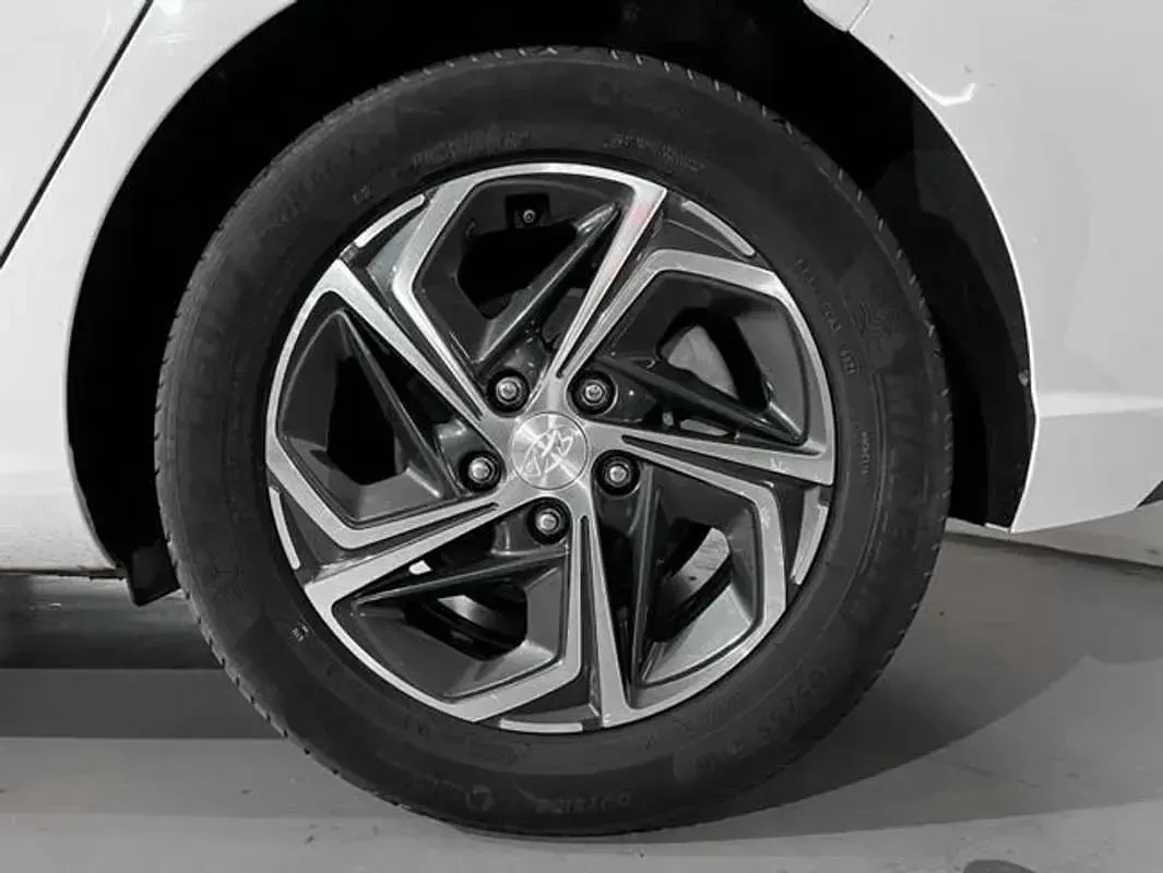 Usado Hyundai i30 120 CV (88 kW) 2022 Blanco Berlina
