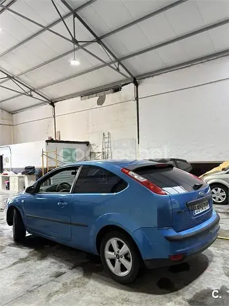 Usado Ford Focus Sport 115 CV (84 kW) 2006 Azul Berlina