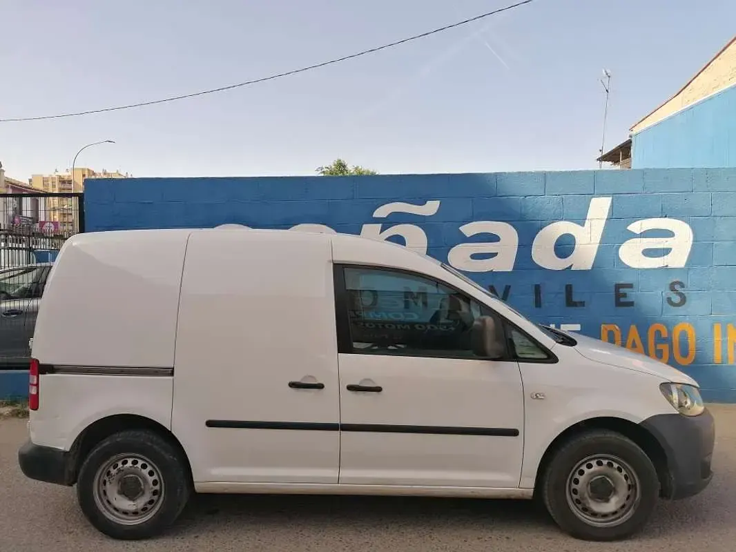 Usado VW Caddy Beach 102 CV (75 kW) 2015 Blanco Monovolumen