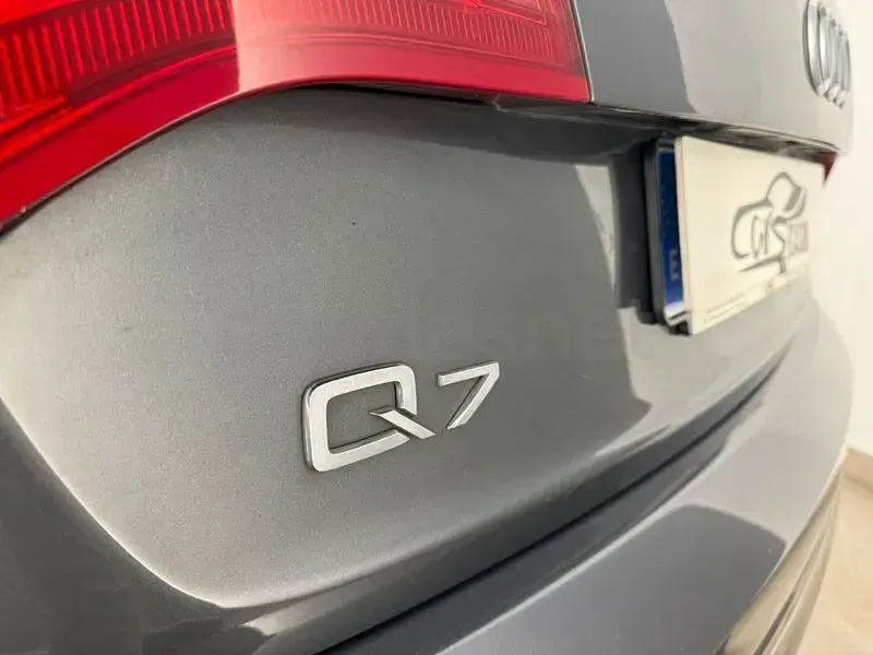 Usado Audi Q7 Ambition 204 CV (150 kW) 2014 Gris / plata SUV