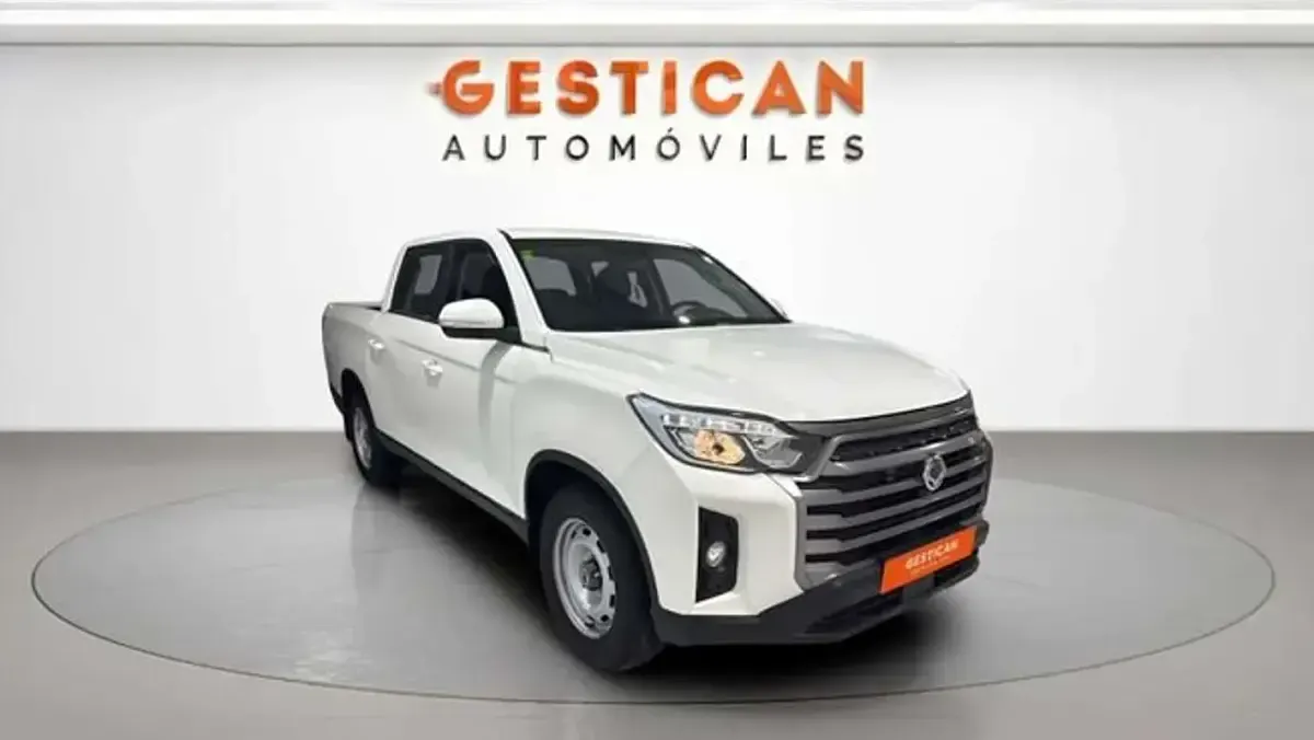 Usado SsangYong Musso 181 CV (133 kW) 2023 Blanco Pickup/Camioneta