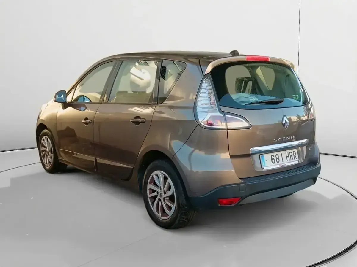 Usado Renault Scénic III Dynamique 110 CV (80 kW) 2013 Gris Monovolumen