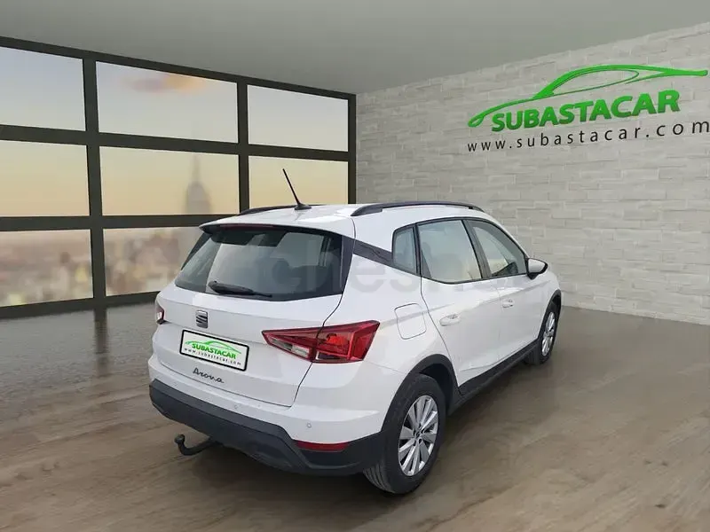Usado Seat Arona Style Plus 110 CV (80 kW) 2022 Blanco SUV
