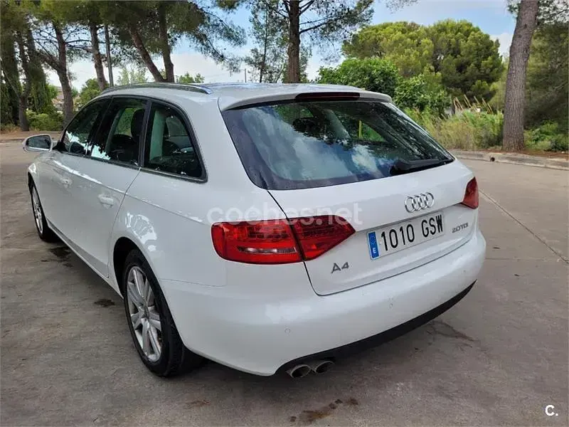 Usado Audi A4 120 CV (88 kW) 2010 Blanco Familiar
