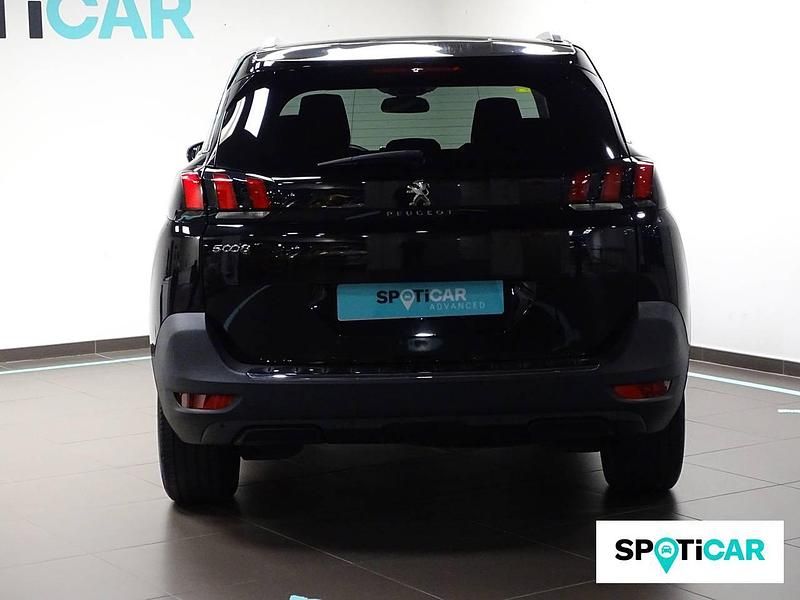 Usado Peugeot 5008 Allure 130 CV (95 kW) 2020 Negro SUV