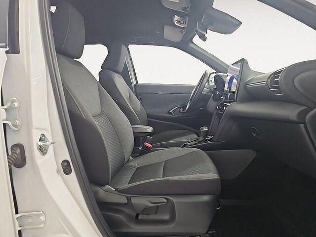 Usado Toyota Yaris Hybrid Active 116 CV (85 kW) 2023 Blanco Pickup/Camioneta