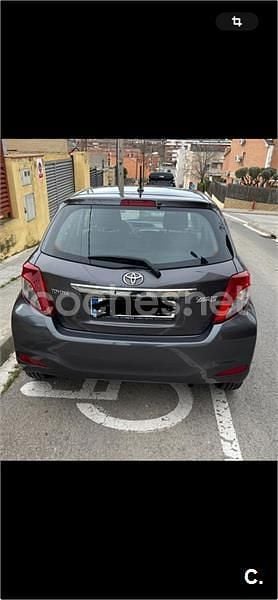 Usado Toyota Yaris Active 69 CV (50 kW) 2012 Gris / plata Utilitario