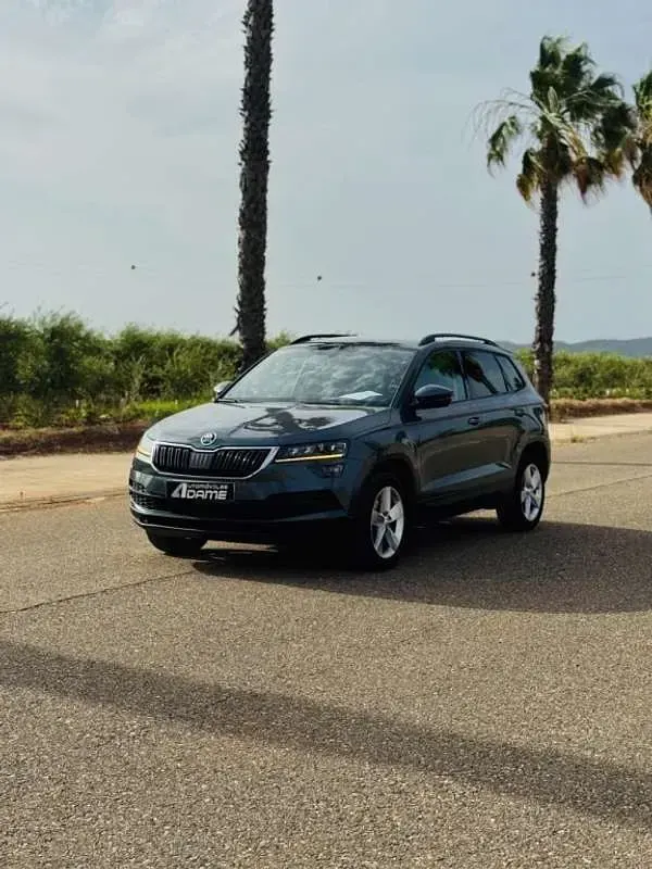Usado Skoda Karoq Ambition 150 CV (110 kW) 2021 Gris SUV
