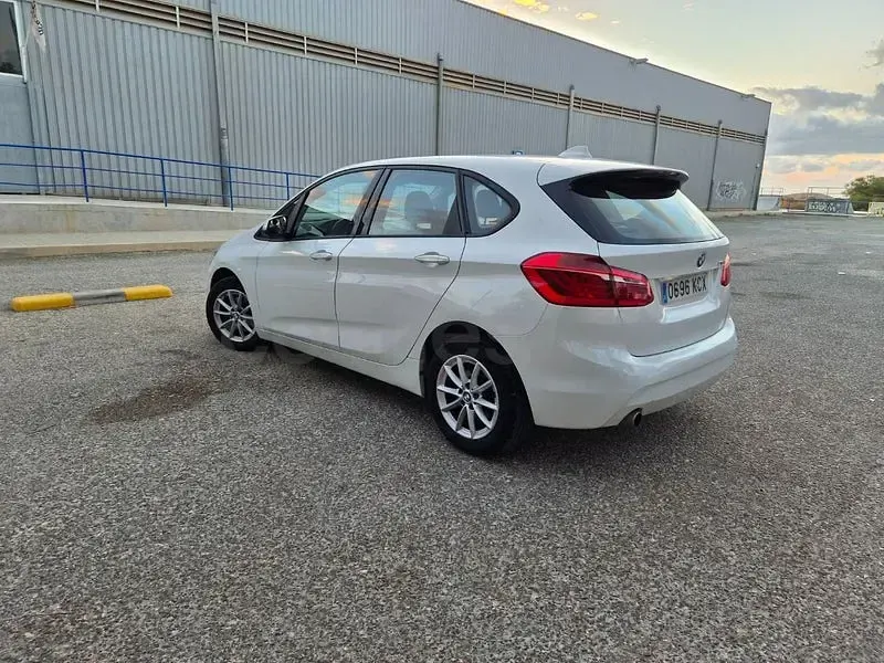 Usado BMW 216 Active Tourer 116 CV (85 kW) 2017 Blanco Monovolumen