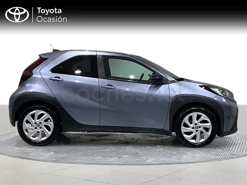 Usado Toyota Aygo X Play 72 CV (52 kW) 2024 Gris / plata SUV