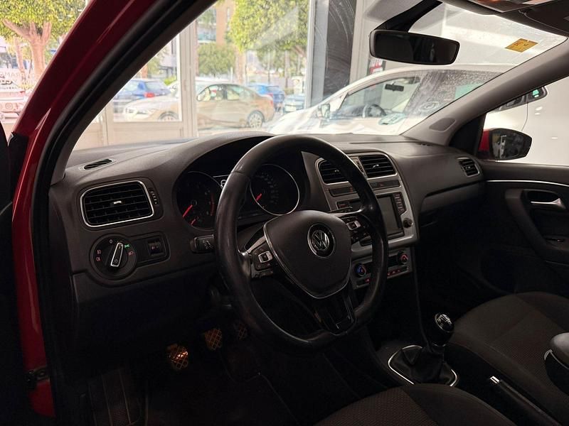 Usado VW Polo Sportline 90 CV (66 kW) 2015 Rojo Berlina