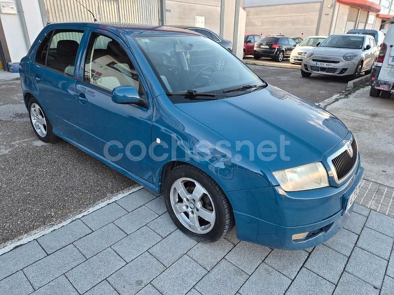 Usado Skoda Fabia 101 CV (74 kW) 2002 Azul Berlina