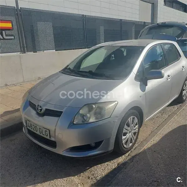 Usado Toyota Auris Luna 90 CV (66 kW) 2009 Gris / plata Utilitario