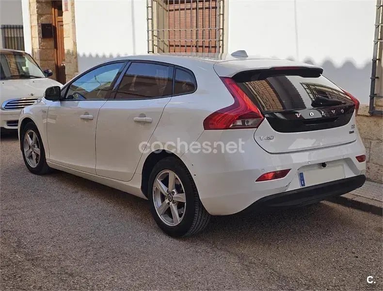Usado Volvo V40 Kinetic 115 CV (84 kW) 2013 Blanco Berlina
