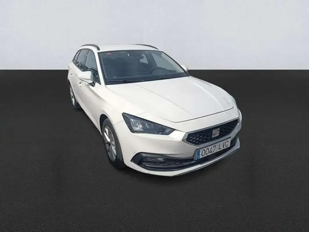 Usado Seat Leon Style 116 CV (85 kW) 2021 Blanco Familiar