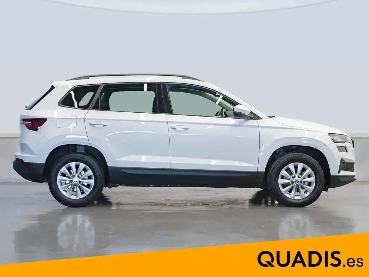Usado Skoda Karoq Active 110 CV (80 kW) 2023 Blanco SUV