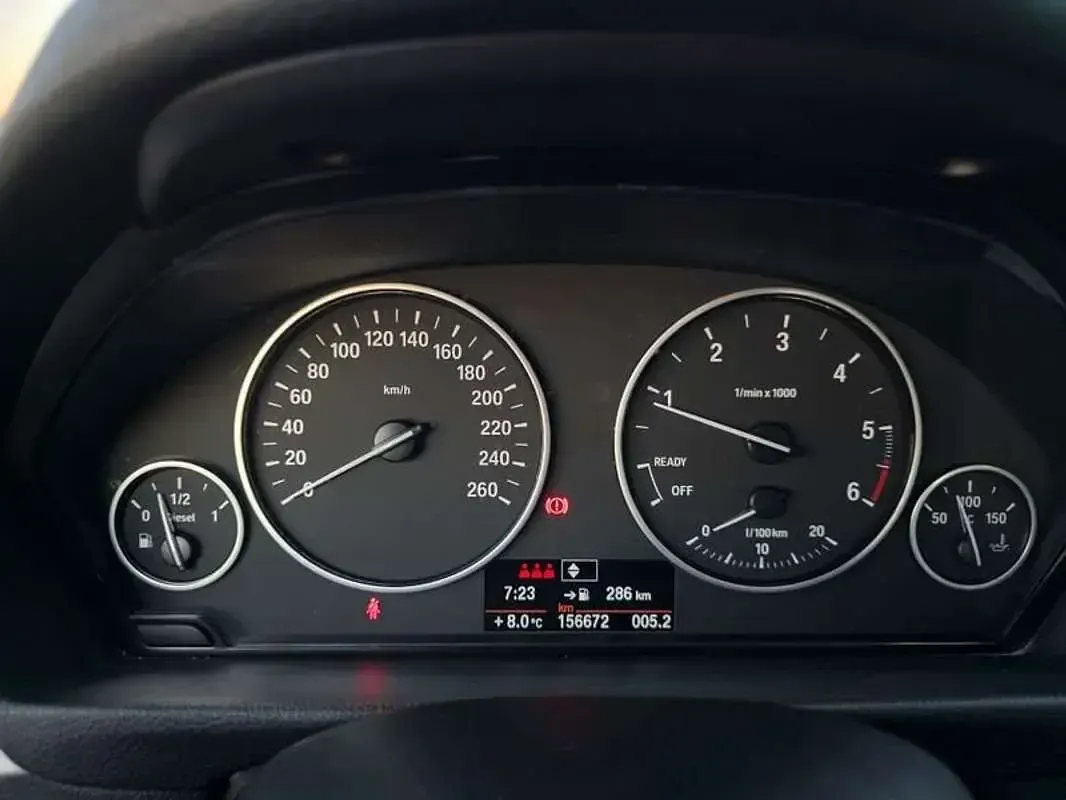 Usado BMW 318 Comfort Edition 143 CV (105 kW) 2012 Gris Utilitario