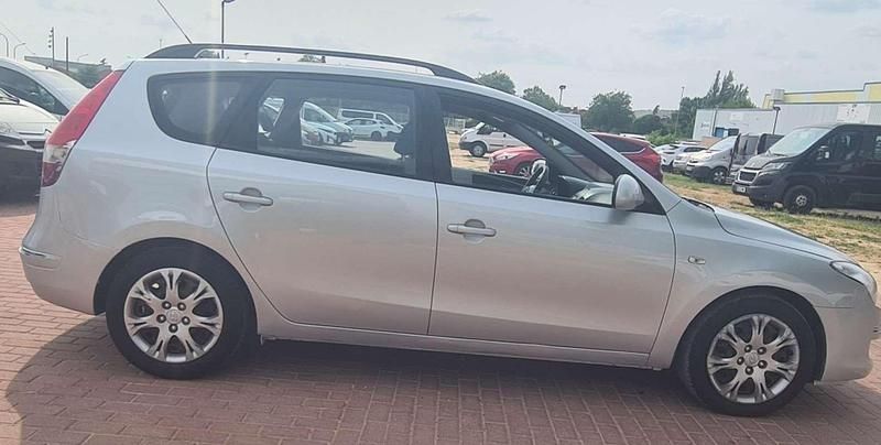 Usado Hyundai i30 Comfort 115 CV (84 kW) 2009 Gris Familiar