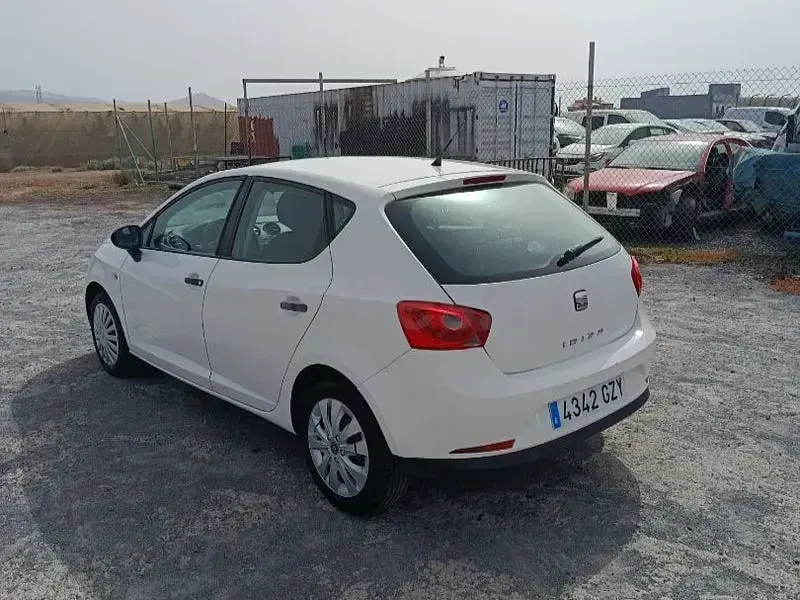Usado Seat Ibiza Sport 85 CV (62 kW) 2010 Blanco Berlina