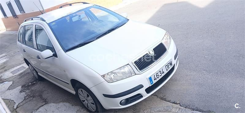 Usado Skoda Fabia Tour 75 CV (55 kW) 2005 Blanco Familiar