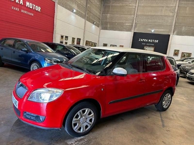 Usado Skoda Fabia 60 CV (44 kW) 2009 Rojo Berlina