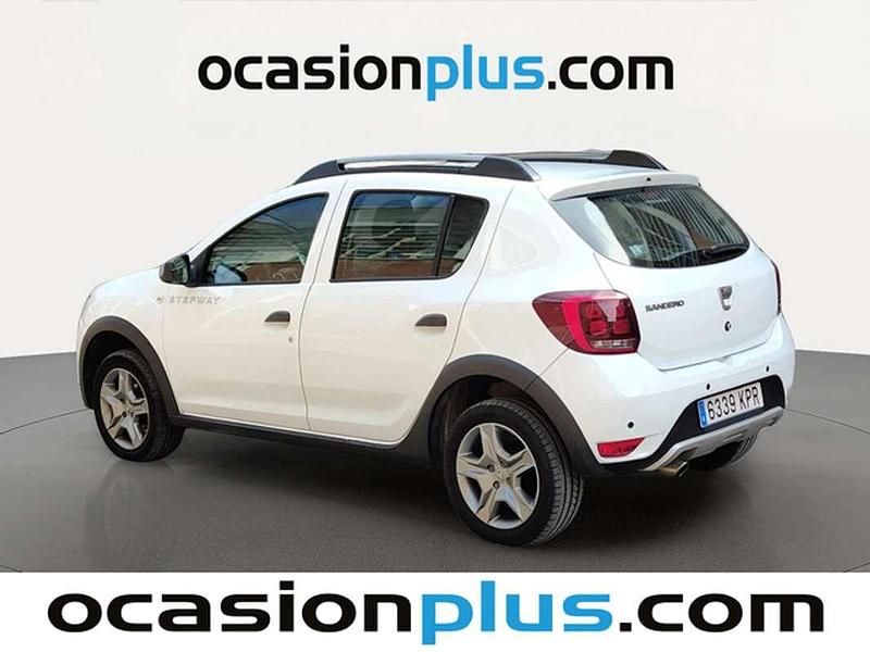 Usado Dacia Sandero Comfort 90 CV (66 kW) 2018 Blanco Utilitario