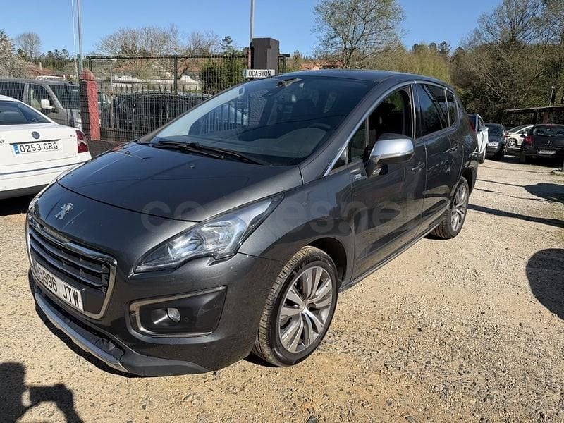 Usado Peugeot 3008 Allure 120 CV (88 kW) 2016 Beige SUV