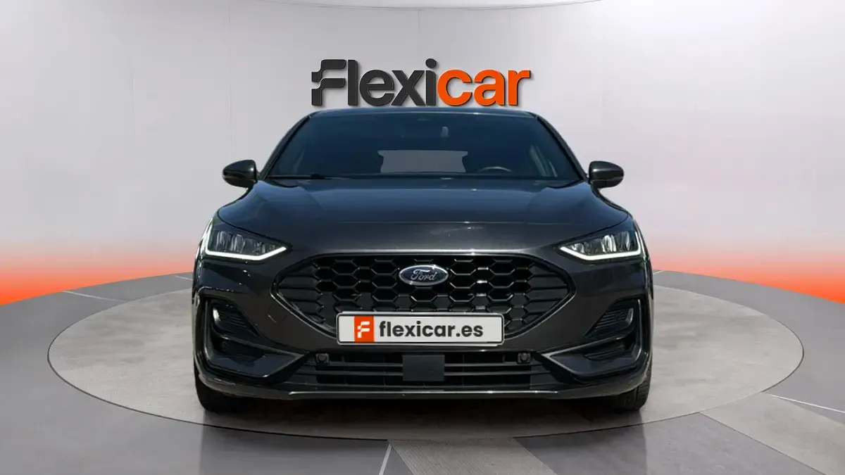 Usado Ford Focus ST-Line X 125 HP (91 kW) 2023 Cinzento Sedan