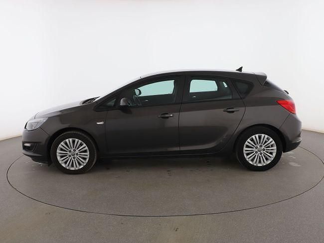 Usado Opel Astra Selective 111 CV (81 kW) 2015 Gris / plata Berlina