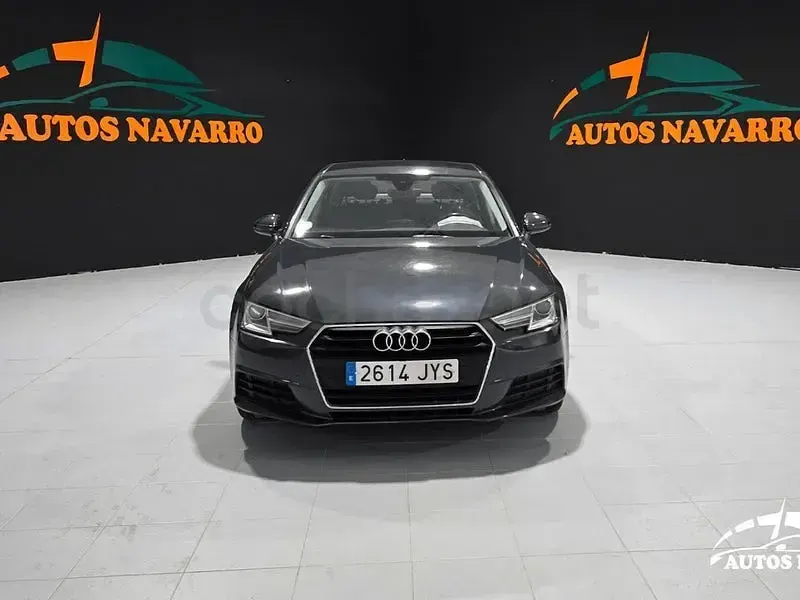 Usado Audi A4 Advanced 150 CV (110 kW) 2017 Gris / plata Berlina
