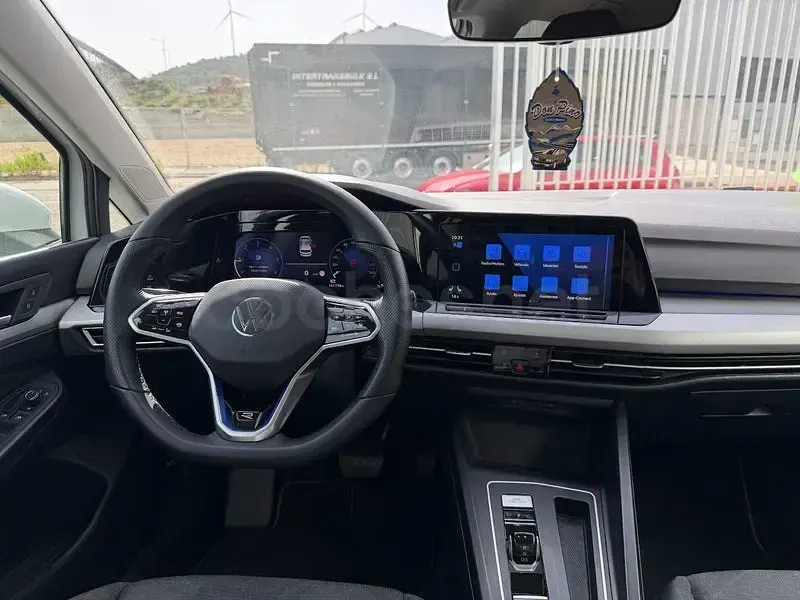 Usado VW Golf VII R-line 150 CV (110 kW) 2021 Blanco Utilitario