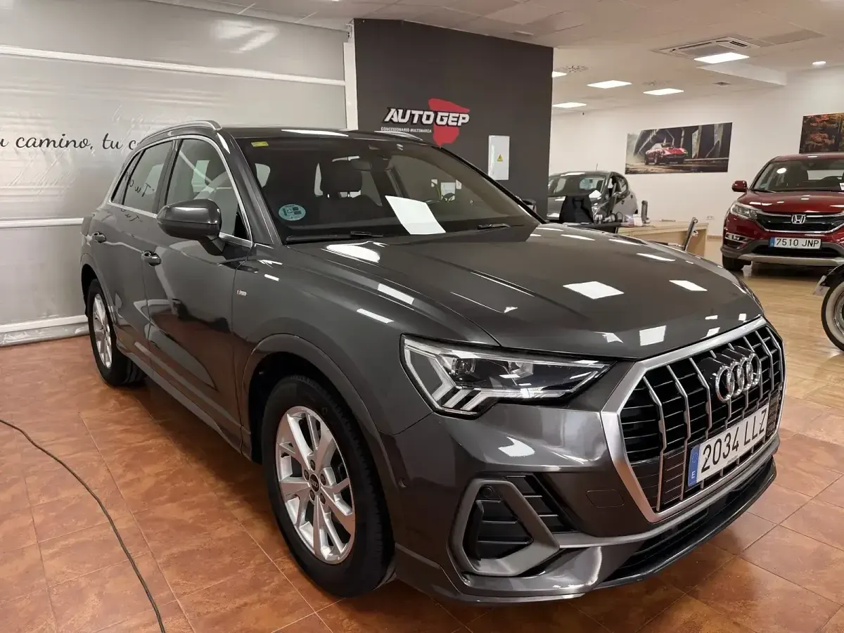 Usado Audi Q3 S-Line 150 CV (110 kW) 2020 Gris / plata SUV